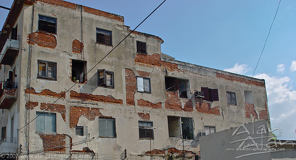 Edificio semidesnudo