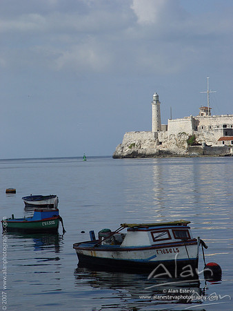 Botes frente al morro